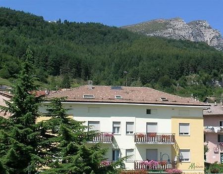 Hotel Martinelli Ronzo-Chienis Bagian luar foto