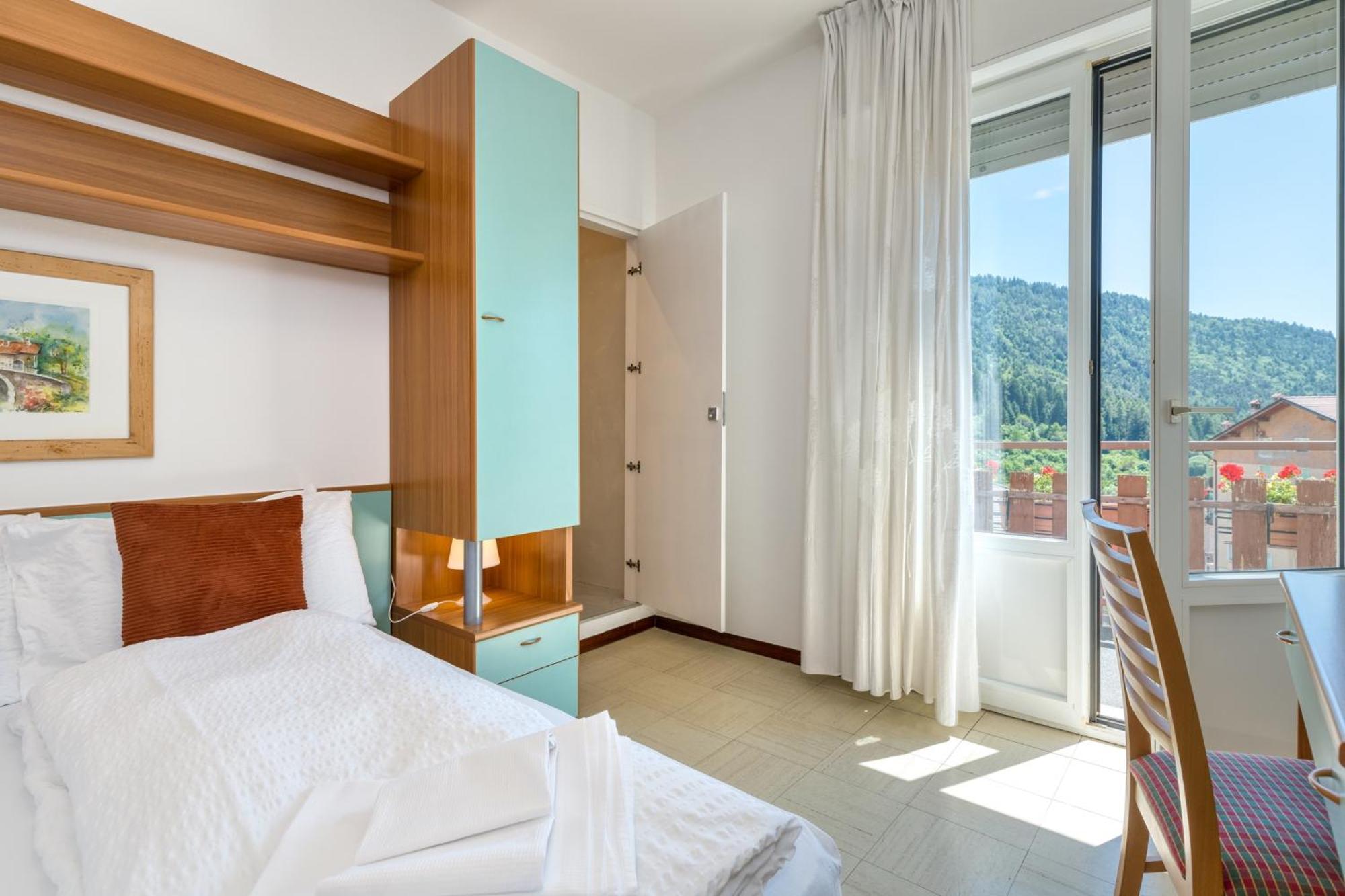 Hotel Martinelli Ronzo-Chienis Bagian luar foto