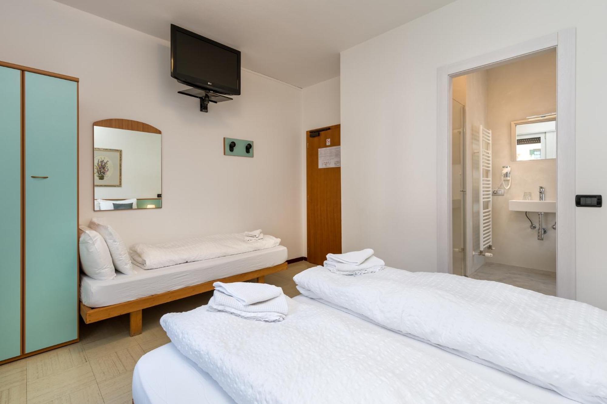 Hotel Martinelli Ronzo-Chienis Bagian luar foto