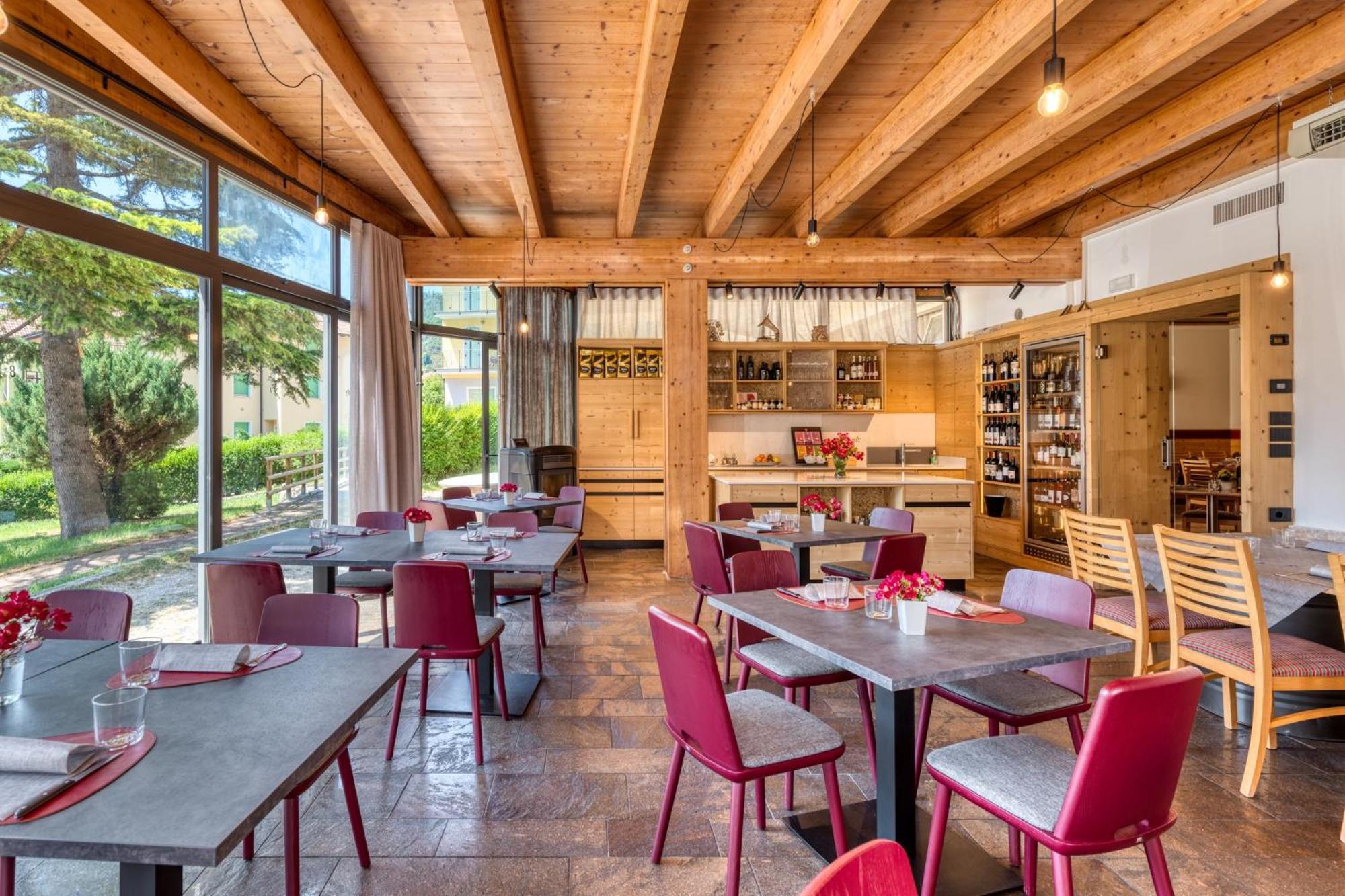 Hotel Martinelli Ronzo-Chienis Bagian luar foto