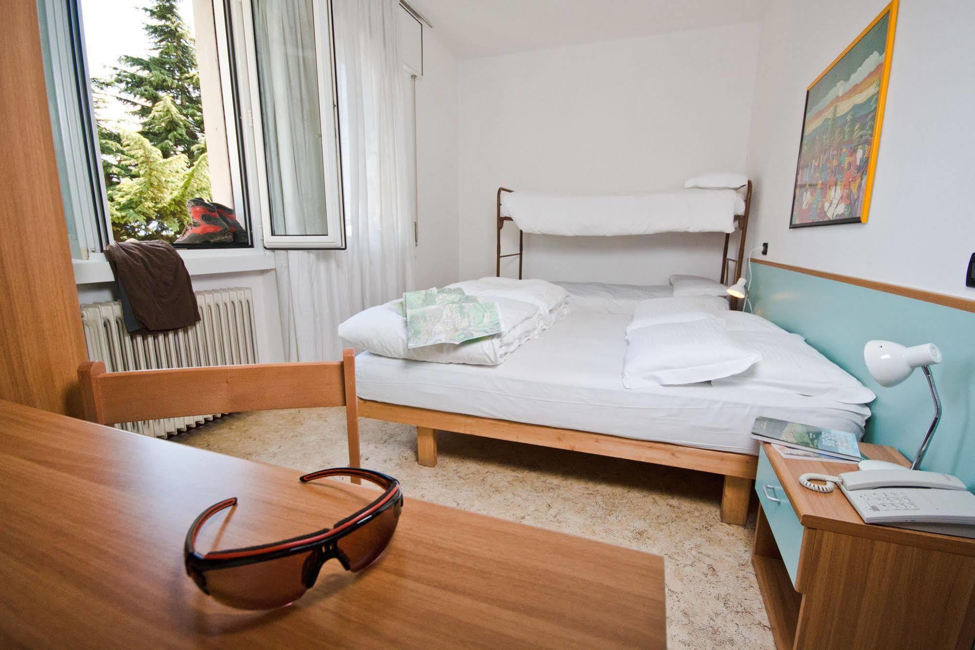 Hotel Martinelli Ronzo-Chienis Bagian luar foto